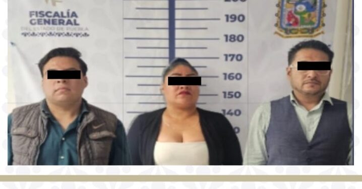 Desarticulan red de fraude en venta de autos en Puebla; hay tres detenidos