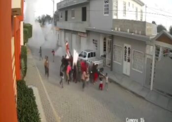Explosión de pirotecnia durante procesión en Yehualtepec deja a dos menores lesionados