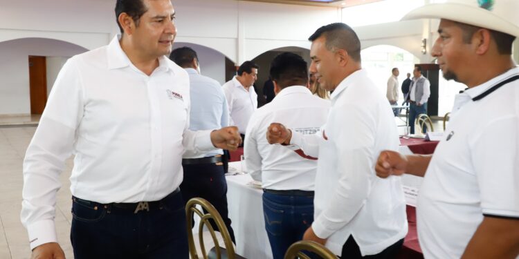 Armenta impulsa obra comunitaria y coordinación regional en reunión con ediles de la microrregión 09