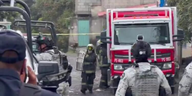 Localizan dos cuerpos con presunto narcomensaje en San José Los Cerritos