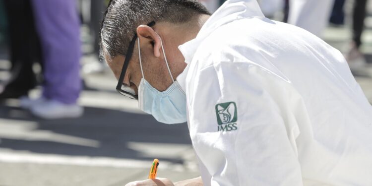 Puebla duplicará matrícula de Medicina gracias a convenio entre IMSS-Bienestar y Gobierno estatal