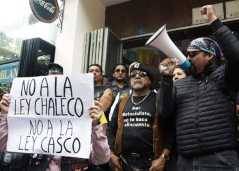 Motociclistas protestan contra la “Ley Chaleco” y exigen revisión en el Congreso