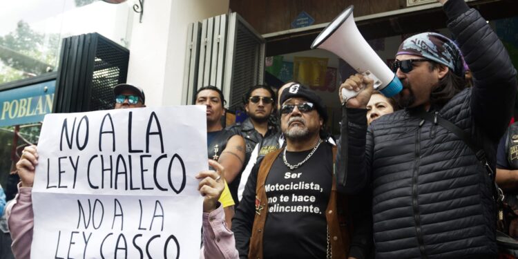 Motociclistas protestan contra la “Ley Chaleco” y exigen revisión en el Congreso