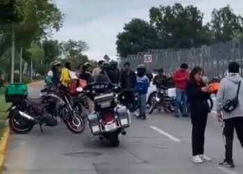 Motociclistas repartidores protestan por la “Ley Chaleco”