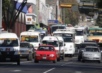 Inicia revista vehicular para transporte público en Puebla; será requisito para reemplacar