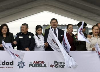 Entrega gobernador Armenta 100 patrullas y 10 torres de videovigilancia para reforzar la seguridad