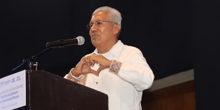 Más de 800 docentes participan en el Congreso Educativo de Centros Escolares en Puebla
