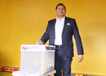 Alejandro Armenta vota en jornada histórica para renovar al Poder Judicial