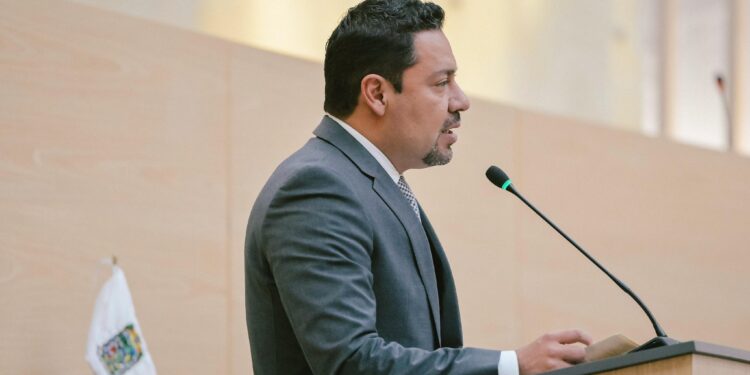 Penas de hasta 12 años para quienes extorsionen con “gota a gota”, plantea Villegas