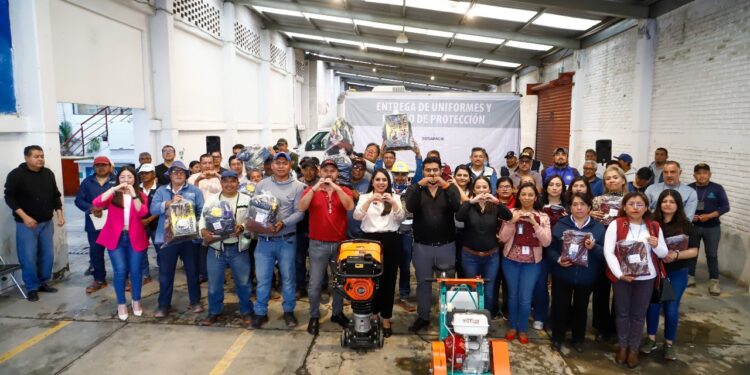 Equipa Tonantzin Fernández a trabajadores del SOSAPACH para fortalecer el servicio