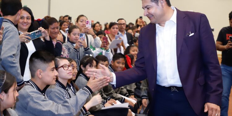 Con seguridad en educación, gobernador Armenta cumple sueños de la niñez poblana
