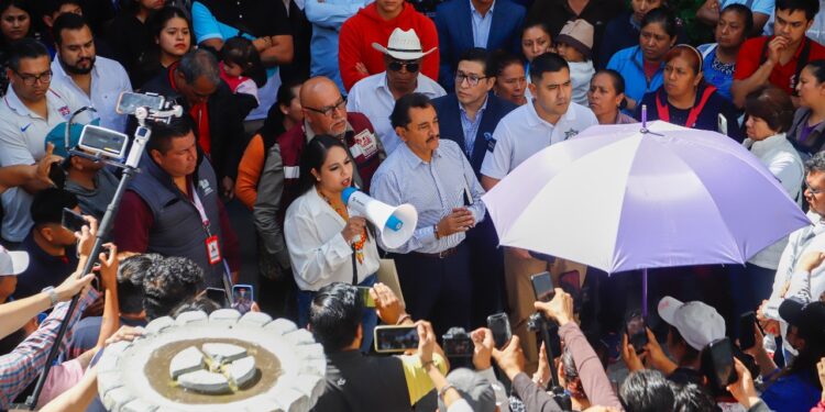 Soluciones puntuales, vigilancia reforzada y certeza jurídica: respuesta firme de Tonantzin Fernández a comerciantes del mercado Cosme del Razo