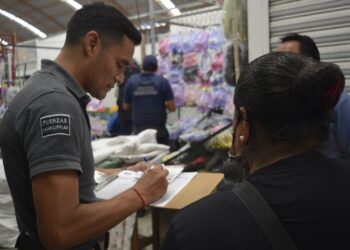 Policía de San Pedro Cholula suma a más comerciantes al comité de seguridad del Tianguis de Xixitla