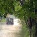 Lluvia con granizo deja calles inundadas y una unidad de la Ruta 3 varada