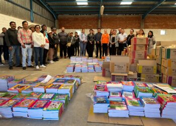 Rosy Díaz entrega más de 30 mil libros de texto a escuelas primarias del municipio