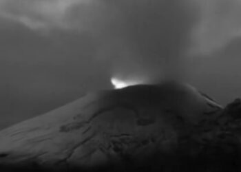 Popocatépetl registra exhalaciones y tremor durante la madrugada