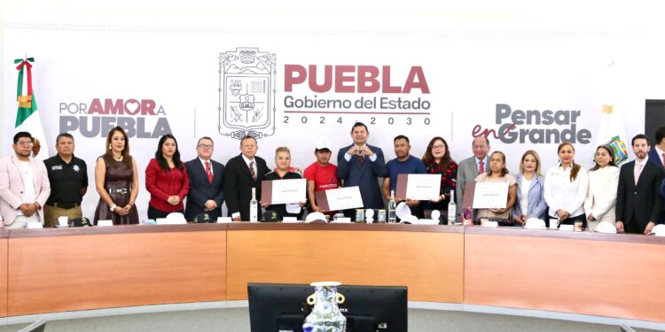 Migrantes poblanos en EE.UU. apuestan por invertir en energía solar y pequeños negocios en su tierra