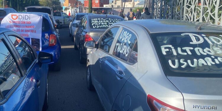 Conductores de Uber y Didi deberán contar con seguro social para operar en Puebla