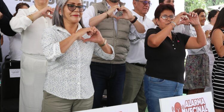 En Puebla se construye paz y confianza con cuarta entrega de alarmas vecinales