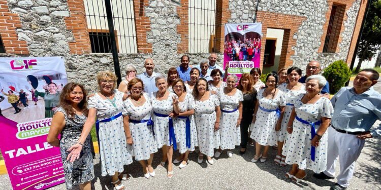 Destacan adultos mayores del DIF Puebla Capital en la Caravana Artística de la Casa del Abue
