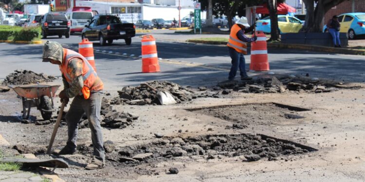 Supervisa Tonantzin Fernández obras de bacheo en San Pedro Cholula