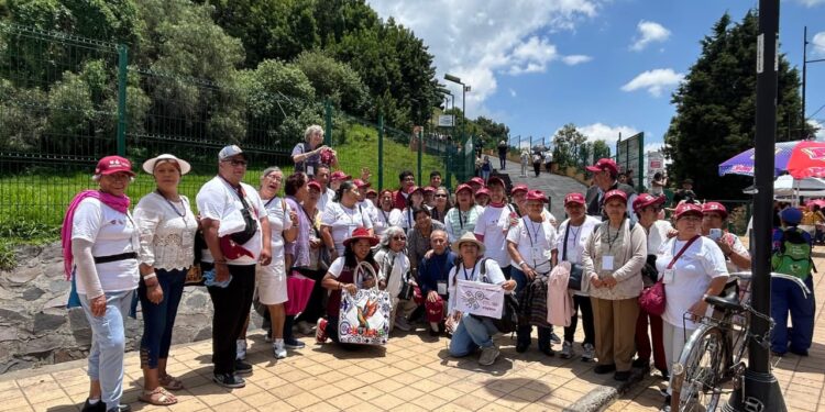 Recibe Gobierno de Cholula a visitantes del programa Colibrí de Plata