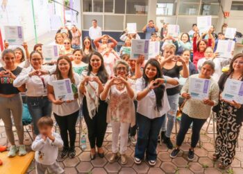 Entrega Tonantzin Fernández Carpetas de Protección Civil a CAIC’s del municipio