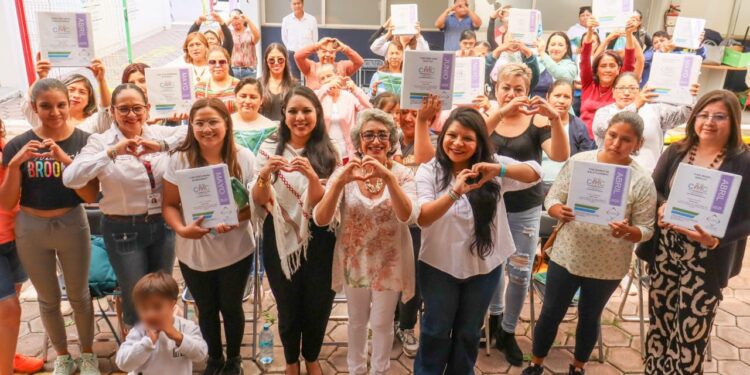 Entrega Tonantzin Fernández Carpetas de Protección Civil a CAIC’s del municipio