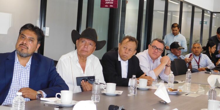 Líderes migrantes realizan recorrido en la Capital de la Tecnología y Sostenibilidad