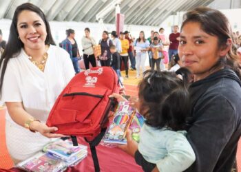 Entrega Tonantzin Fernández mochilas y kits escolares a menores de CAIC’s y preescolares públicos