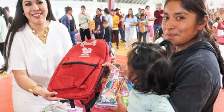 Entrega Tonantzin Fernández mochilas y kits escolares a menores de CAIC’s y preescolares públicos