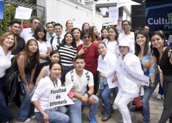 Lilia Cedillo acompaña el inicio de clases en la BUAP y recuerda sus raíces en el Área de la Salud