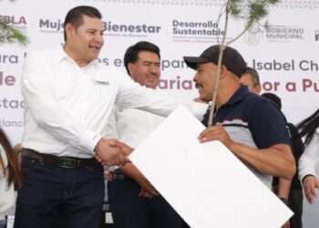 Reforestación con enfoque comunitario y producción frutal, ejes de la estrategia ambiental en Puebla