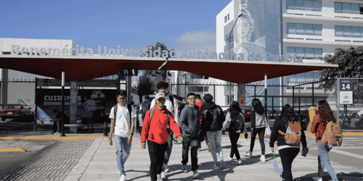 Rectora Lilia Cedillo da cálida bienvenida al nuevo ciclo escolar a universitarios
