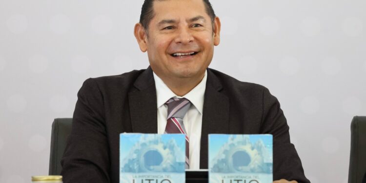 Gobernador Alejandro Armenta respalda reforma para reducir diputaciones plurinominales y gasto a partidos