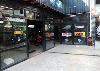 Asaltan tienda de artículos para motociclistas en la 31 Poniente; roban mercancía valuada en 120 mil pesos