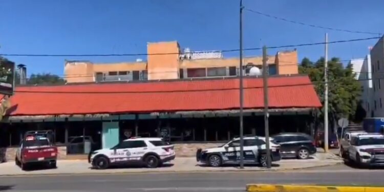 Violento asalto en restaurante Corazón de Brasil; ladrones se llevan dinero y electrónicos