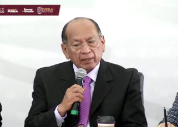 Gobierno  negocia con comerciantes del mercado de Las Flores en Huejotzingo para reforzar seguridad y atender demandas