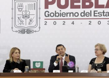 Puebla modifica esquema de entrega de uniformes escolares para mejorar infraestructura educativa