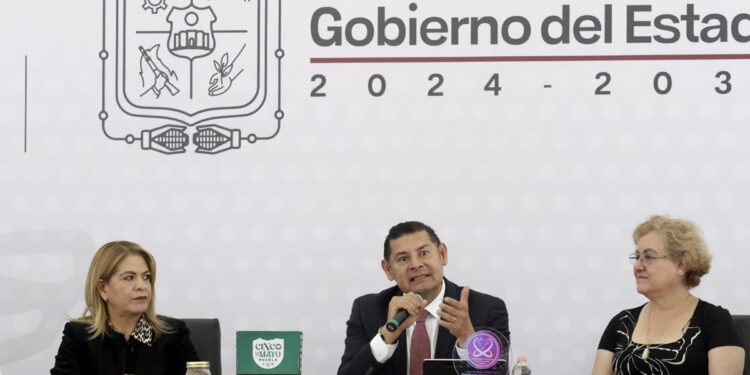 Puebla modifica esquema de entrega de uniformes escolares para mejorar infraestructura educativa