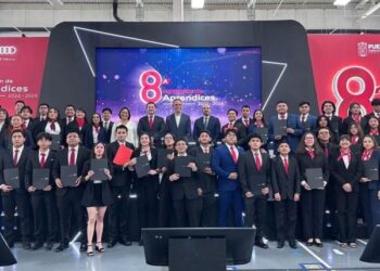 Graduan a 56 aprendices en alianza entre Audi y Universidad Tecnológica de Puebla