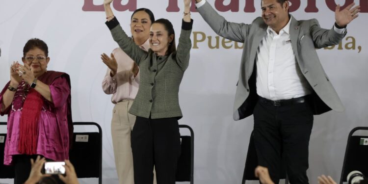 Sheinbaum resalta  apoyos a poblanos durante su informe regional