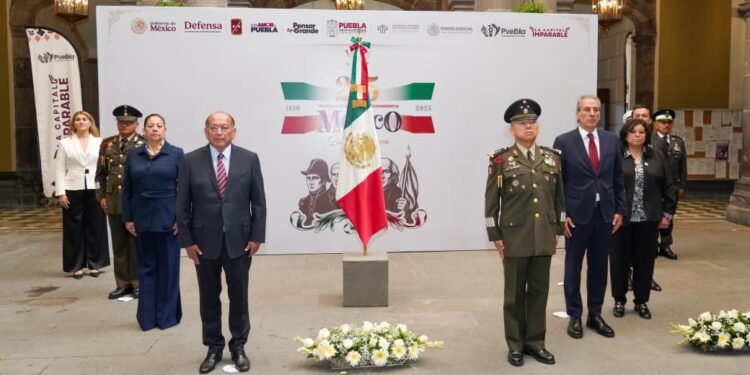 Coloca Pepe Chedraui Bando Solemne de las Fiestas Patrias 2025 en el Palacio Municipal