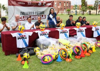 Inaugura Tonantzin Fernández talleres de fútbol del Club Puebla en San Pedro Cholula