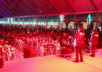 Grupo Palomo puso a cantar a más de 12 mil personas en la Feria de Cholula
