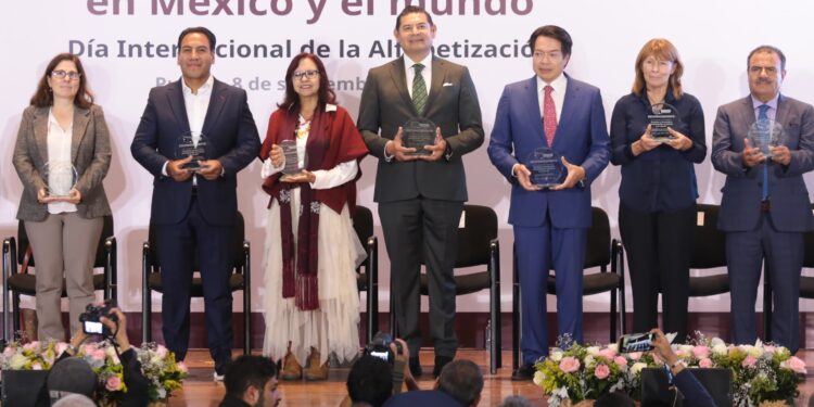 Con la presidenta Sheinbaum, México levantará la Bandera Blanca: Mario Delgado