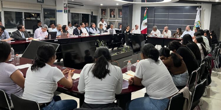 Gobernación estatal y estudiantes de la Normal “Carmen Serdán” de Teteles acuerdan revisar matrícula y atender denuncias