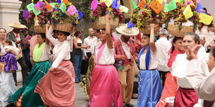 Huey Atlixcáyotl 2025, orgullo de Puebla, esencia del México profundo: Armenta