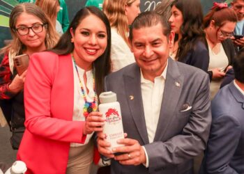Acompaña Tonantzin Fernández al gobernador Alejandro Armenta en la presentación del Mundial de Voleibol de Playa Sub 21