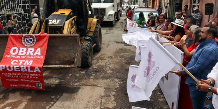 Continúa Gobierno de Tonantzin Fernández rehabilitando calles de San Pedro Cholula